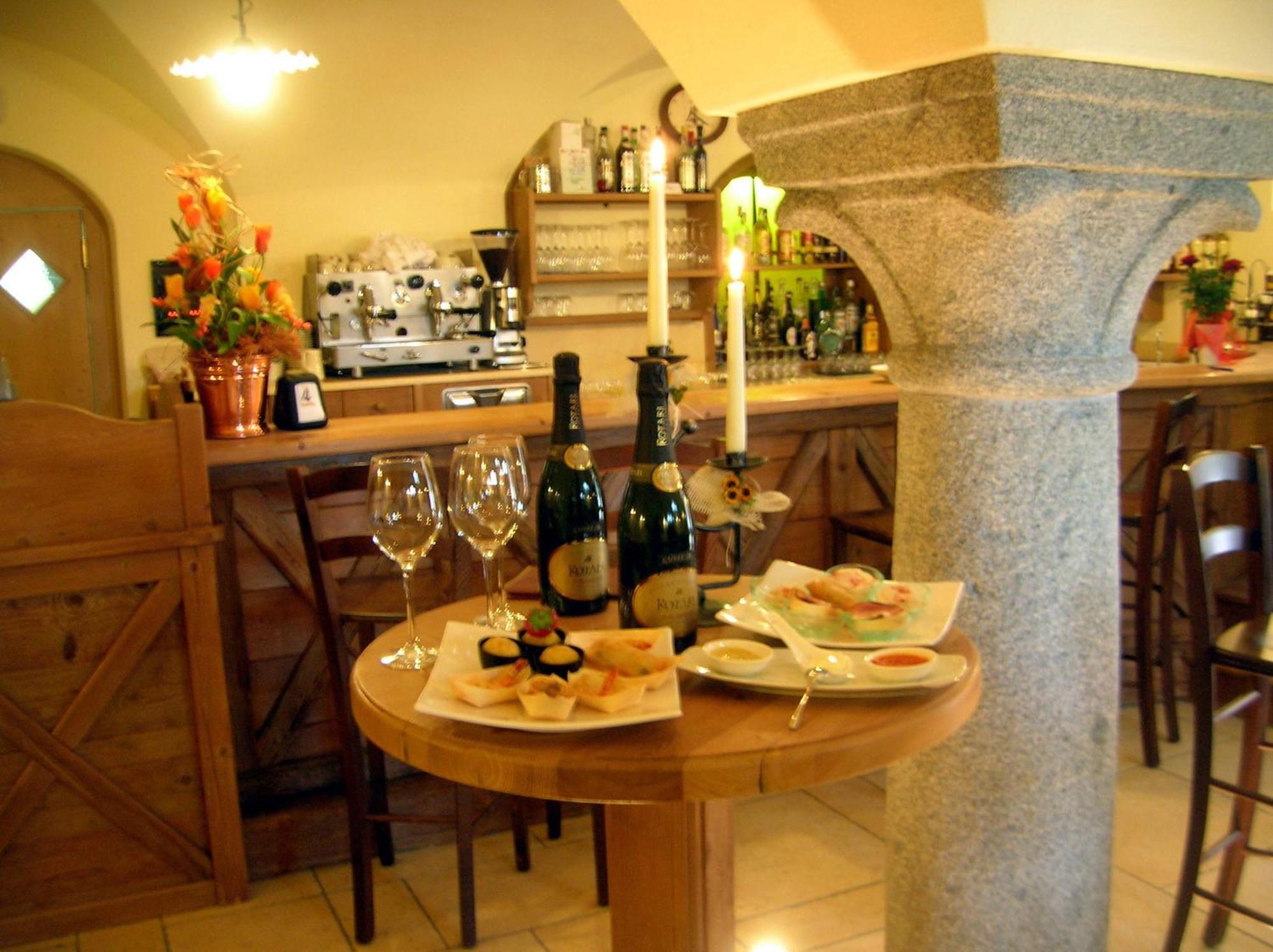 Locanda Borgo Chiese Castel Condino Exterior photo