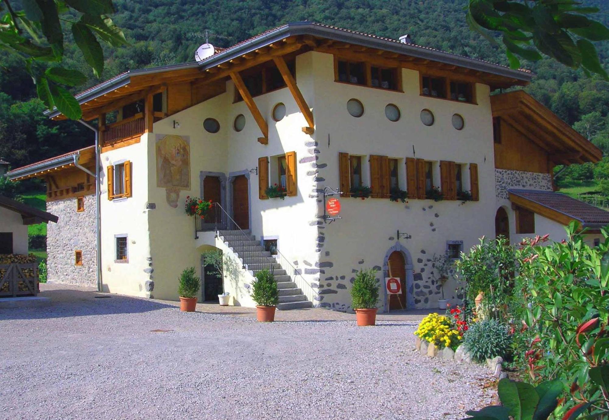 Locanda Borgo Chiese Castel Condino Exterior photo